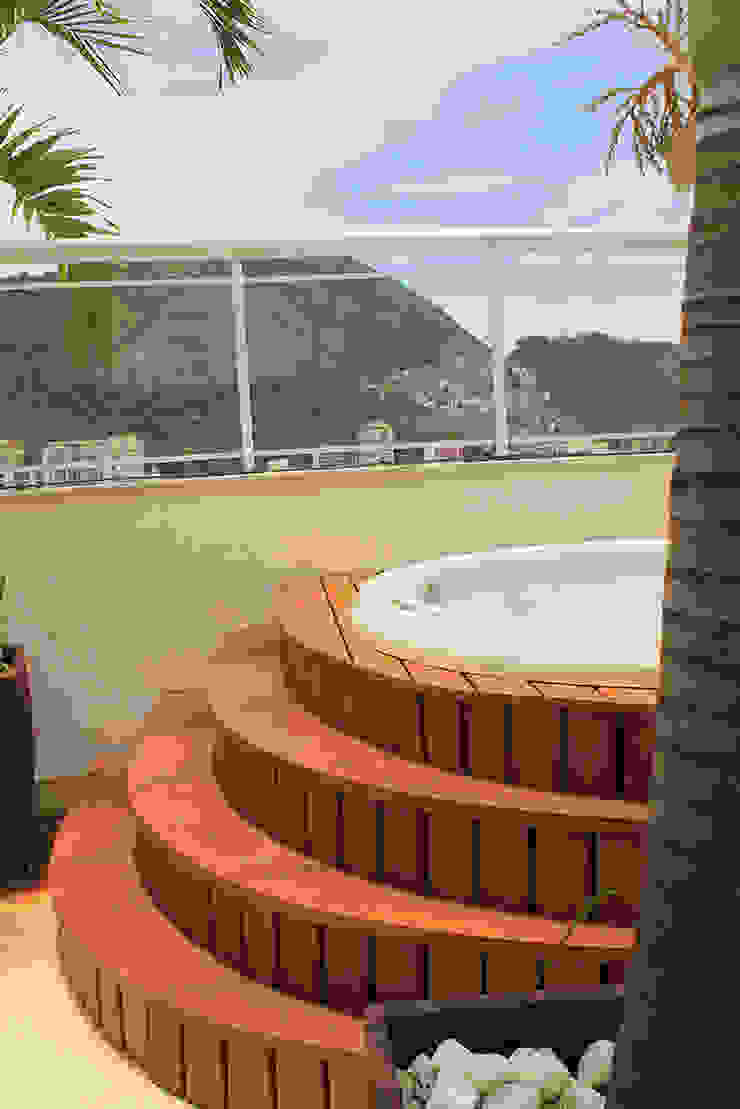 Julia Queima Arquitetura 모던스타일 스파