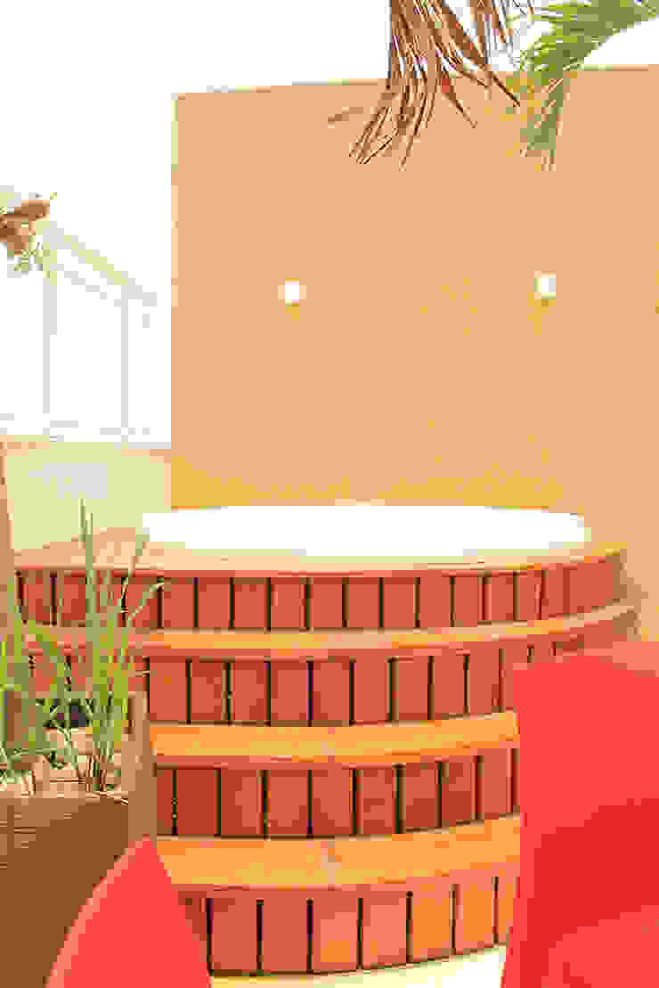 Julia Queima Arquitetura 모던스타일 스파