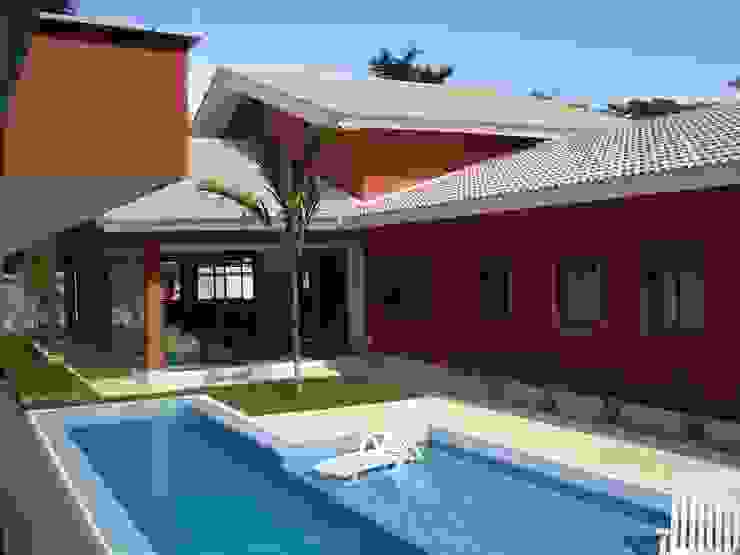 GEA Arquitetura Piscinas de estilo tropical