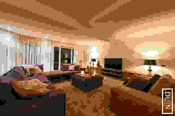 Chique Brown, DUIN INTERIOR DUIN INTERIOR Moderne woonkamers Hout Bruin Meubilair,Comfort,Fotolijst,Bank,Tafel,Gebouw,Lamp,Verlichting,Interieur ontwerp,Decoratie