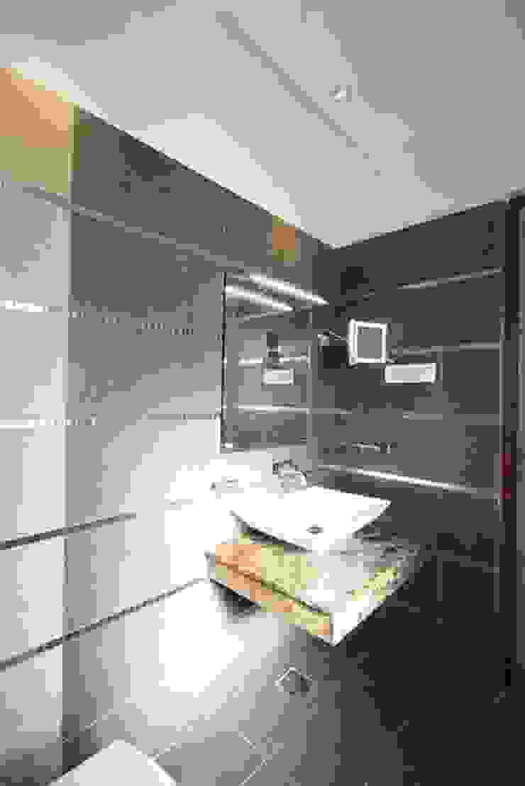 Toilet Ansari Architects Modern Bathroom