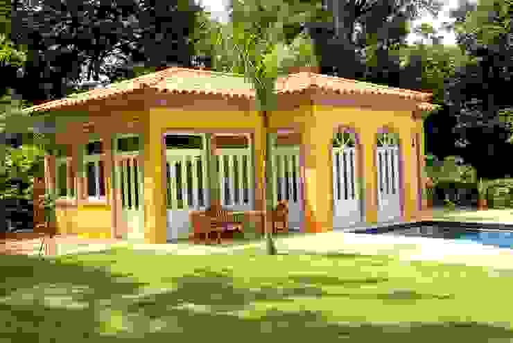 Marcelo Bicudo Arquitetura Balkon, Beranda & Teras Gaya Kolonial