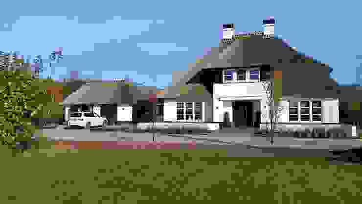 Witte rietgedekte villa te Dedemsvaart, 01 Architecten 01 Architecten Landhäuser Stein Weiß