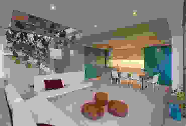 モダンスタイルにもっと色を ターコイズブルーが輝く住宅 Homify モダンスタイルにもっと色を ターコイズブルーが輝く住宅 Homify