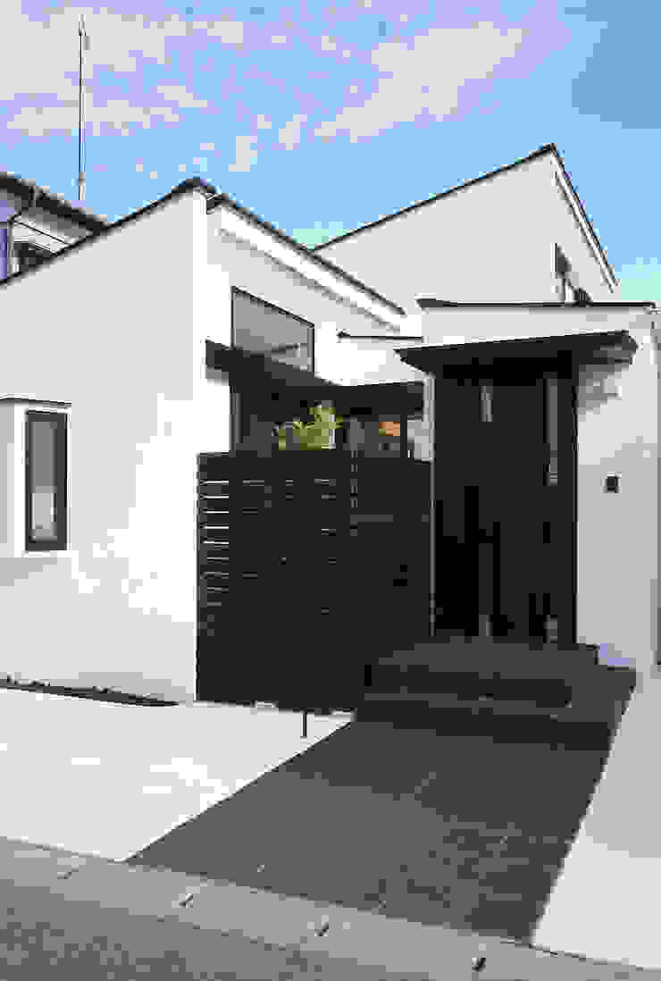 フラットハウス 株式会社横山浩介建築設計事務所 Rumah Modern