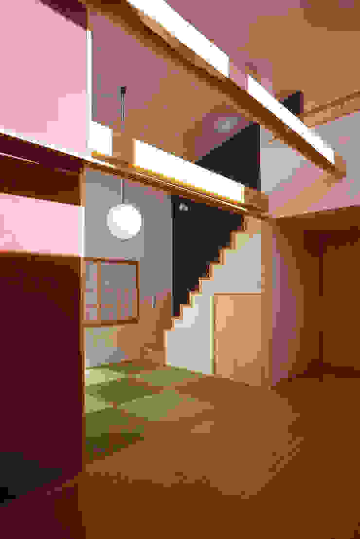 フラットハウス 株式会社横山浩介建築設計事務所 Koridor & Tangga Modern