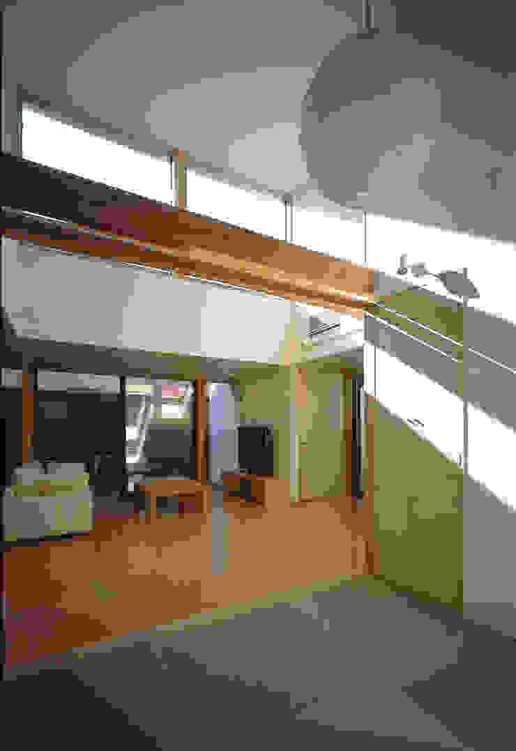 フラットハウス 株式会社横山浩介建築設計事務所 Koridor & Tangga Modern