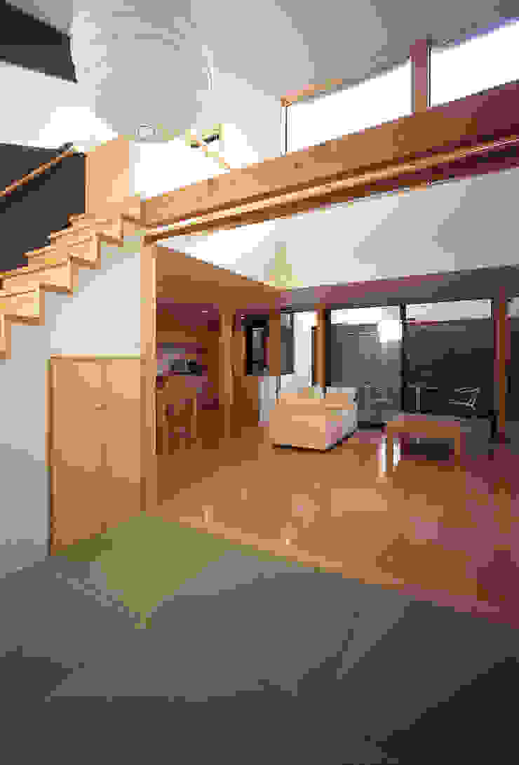 フラットハウス 株式会社横山浩介建築設計事務所 Koridor & Tangga Modern