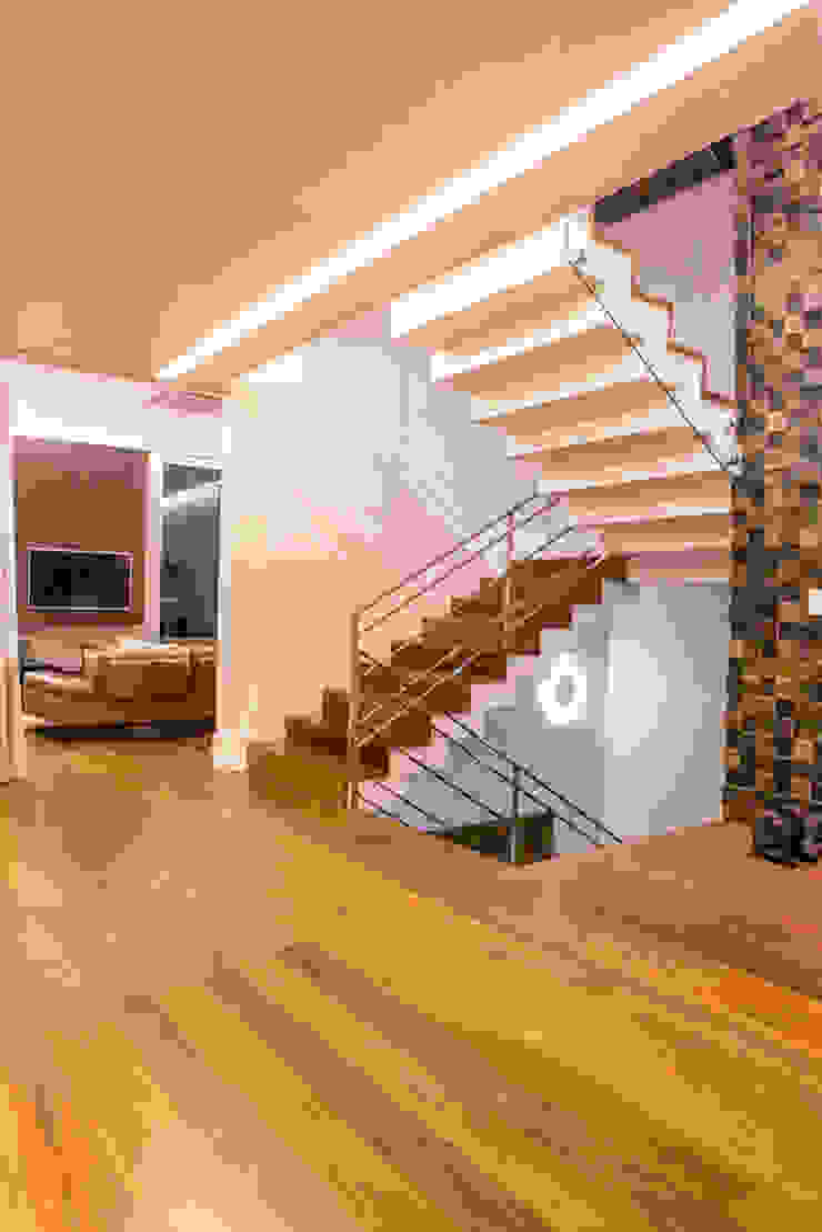 Residencia Domm Arquitetura Domm Arquitetura Ltda الممر الحديث، المدخل و الدرج