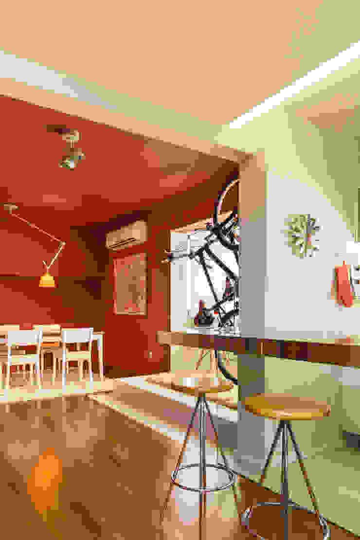 Johnny Thomsen Arquitetura e Design Кухня в стиле модерн