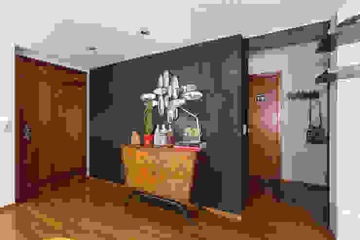 Johnny Thomsen Arquitetura e Design Коридор, прихожая и лестница в модерн стиле