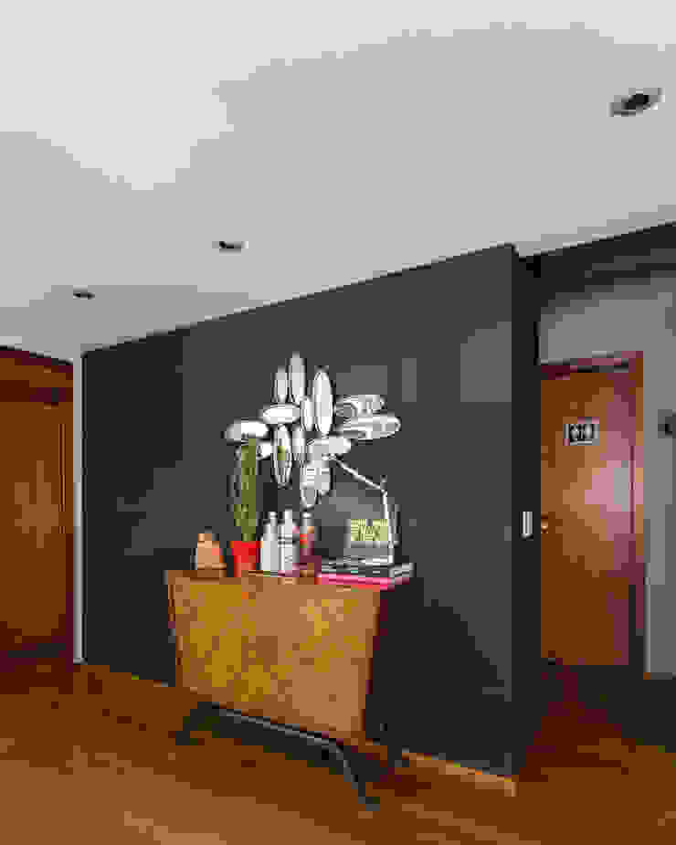 Johnny Thomsen Arquitetura e Design Коридор, прихожая и лестница в модерн стиле