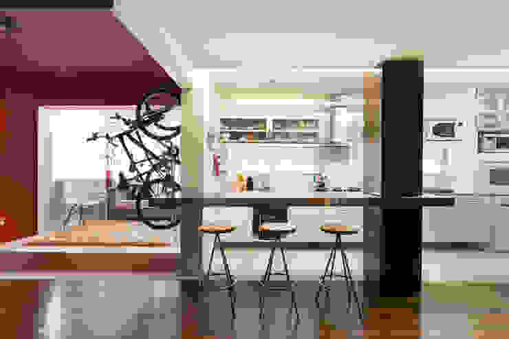 Johnny Thomsen Arquitetura e Design Кухня в стиле модерн