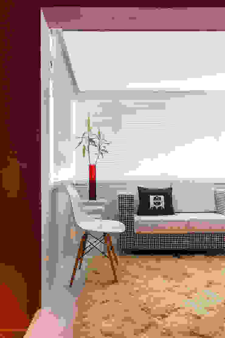 Johnny Thomsen Arquitetura e Design Балкон и терраса в стиле модерн