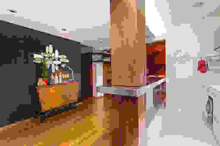 Johnny Thomsen Arquitetura e Design Коридор, прихожая и лестница в модерн стиле