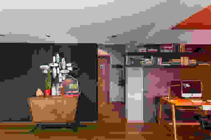 Johnny Thomsen Arquitetura e Design Коридор, прихожая и лестница в модерн стиле