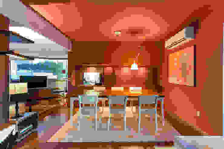 Johnny Thomsen Arquitetura e Design Столовая комната в стиле модерн