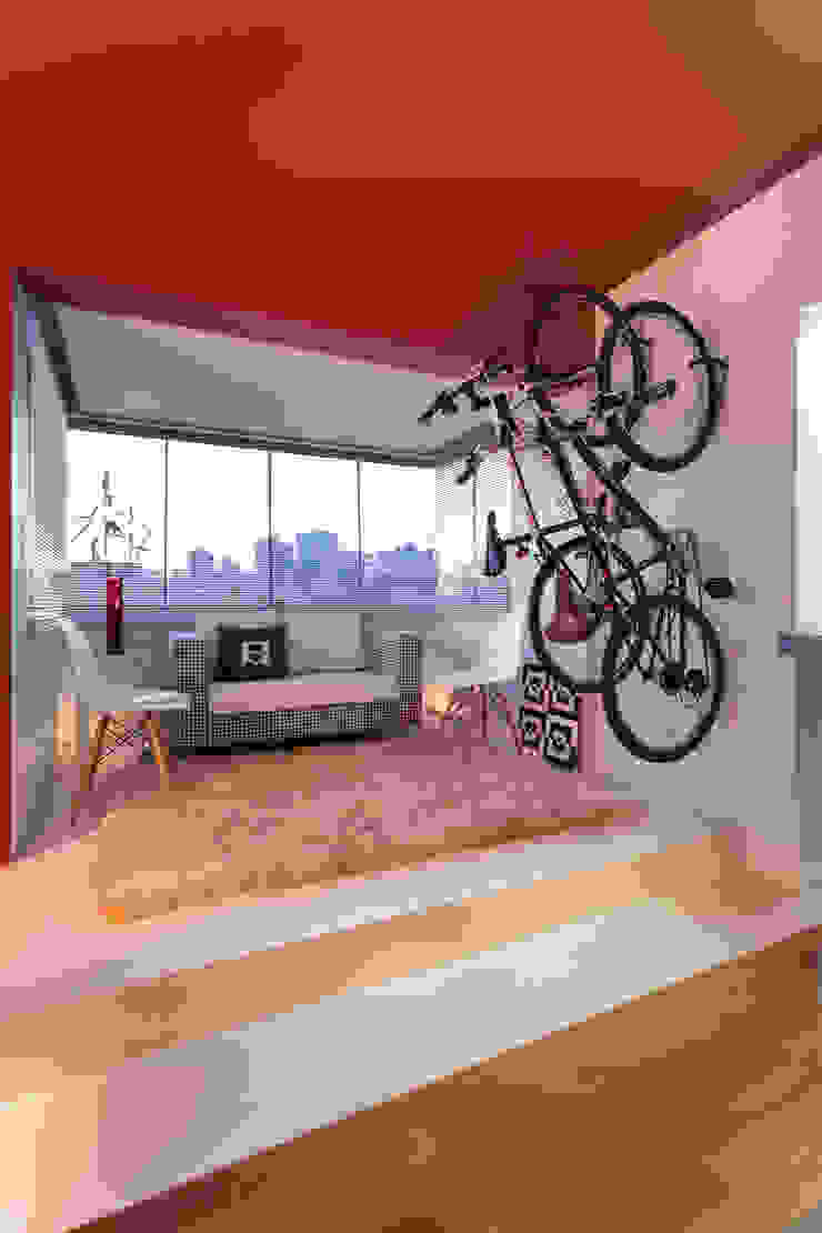 Johnny Thomsen Arquitetura e Design Балкон и терраса в стиле модерн