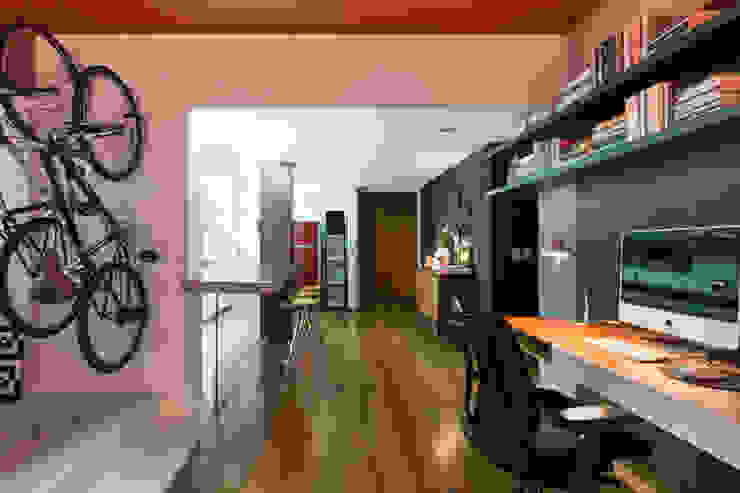 Johnny Thomsen Arquitetura e Design Коридор, прихожая и лестница в модерн стиле
