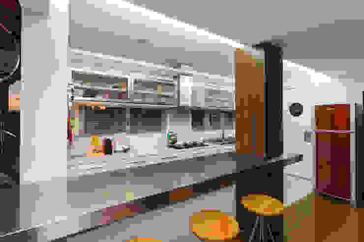 Johnny Thomsen Arquitetura e Design Кухня в стиле модерн