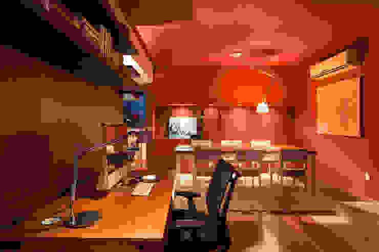 Johnny Thomsen Arquitetura e Design Рабочий кабинет в стиле модерн