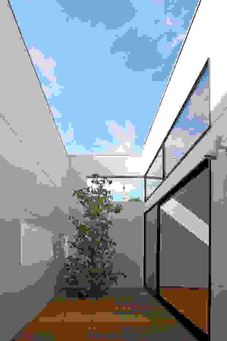 空と暮らす家（スキップフロア）, 設計事務所アーキプレイス 設計事務所アーキプレイス モダンデザインの テラス