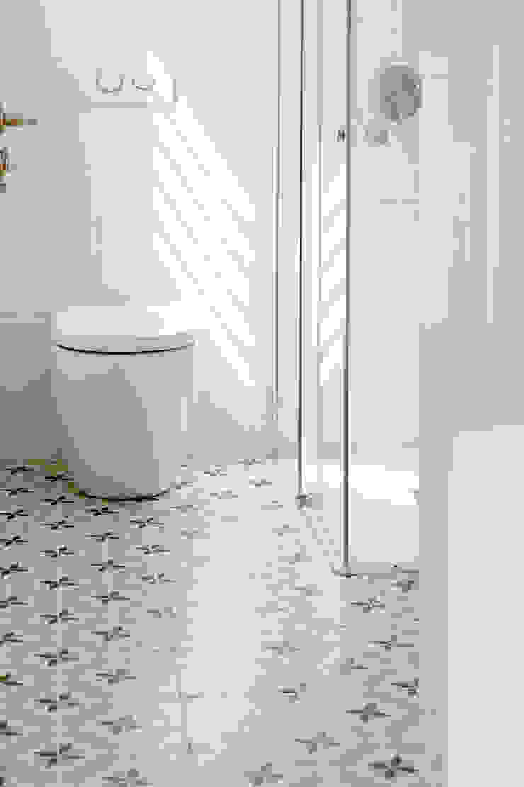 sanahuja&partners Moderne Badezimmer Keramik Weiß
