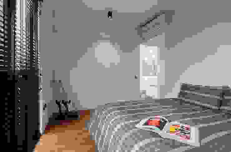 FORESQUE RESIDENCES Eightytwo Scandinavian style bedroom White