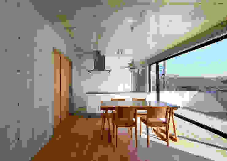 homify Modern dining room Reinforced concrete Grey