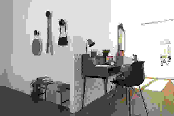 Espace à vivre "façon usine des années 70" Sandia Design Bureau rural Table,Un meuble,Imeuble,Plante,Plante d&#39;appartement,Bois,Design d&#39;intérieur,Éclairage,Salon,Confort