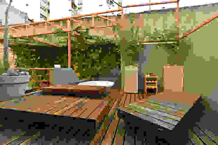 Pop Arq Minimalist style garden