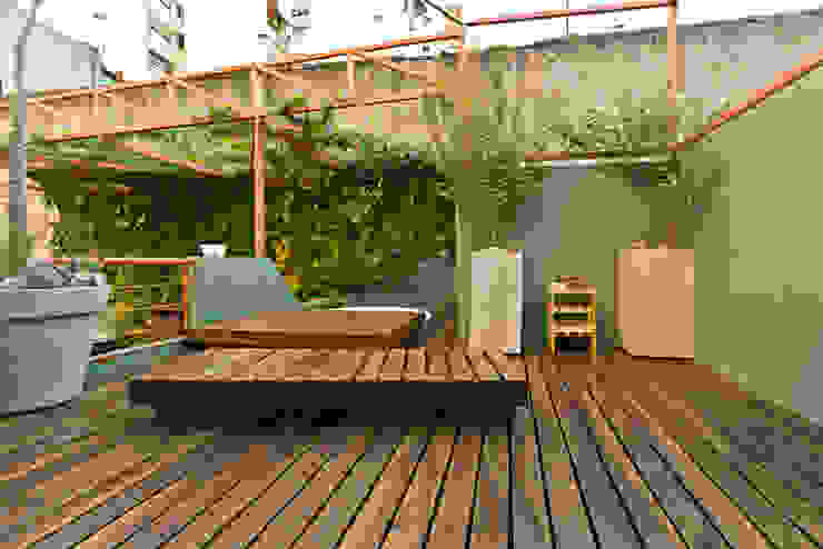 Pop Arq Minimalist style garden