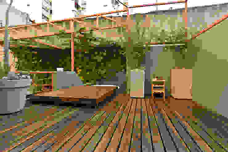 Pop Arq Minimalist style garden