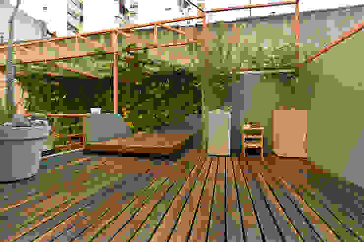 Pop Arq Minimalist style garden