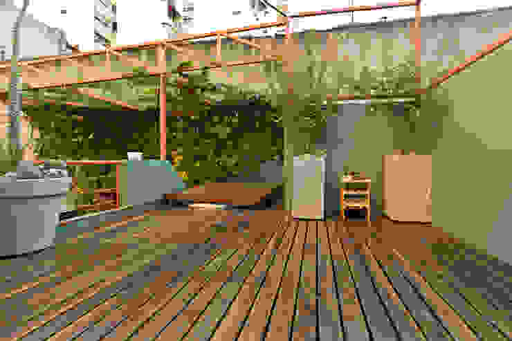 Pop Arq Minimalist style garden