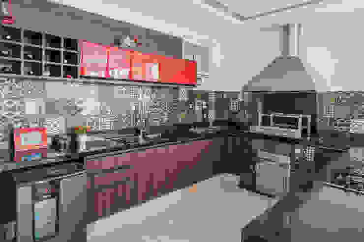 Churrasqueira e Varanda Gourmet Heloisa Titan Arquitetura Garagens e edículas modernas MDF Vermelho Churraqueira,area de churrasco