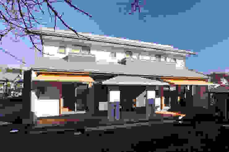 上品な雰囲気の玄関応接がある和モダンの2世帯住宅 Homify