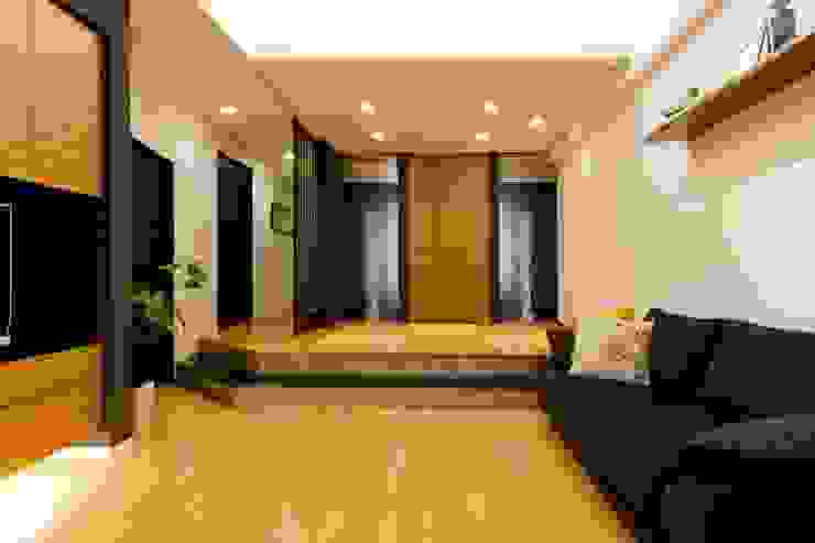 リビングに和のテイストを入れ 畳下収納やデザイン収納のある家 Homify リビングに和のテイストを入れ 畳下収納やデザイン収納のある家 Homify