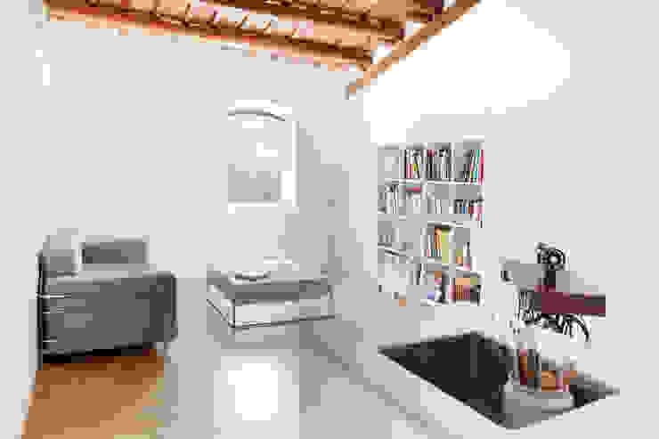 Viladecavalls House CABRÉ I DÍAZ ARQUITECTES Minimalist study/office