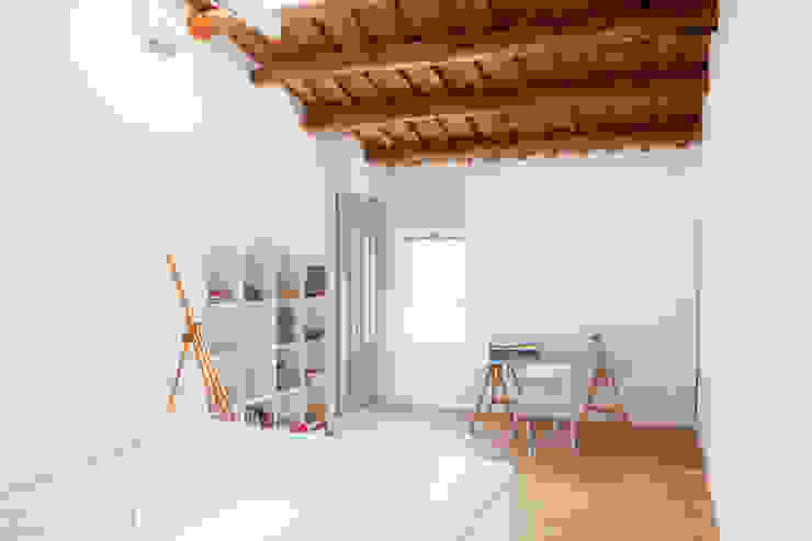 Viladecavalls House CABRÉ I DÍAZ ARQUITECTES Minimalist study/office