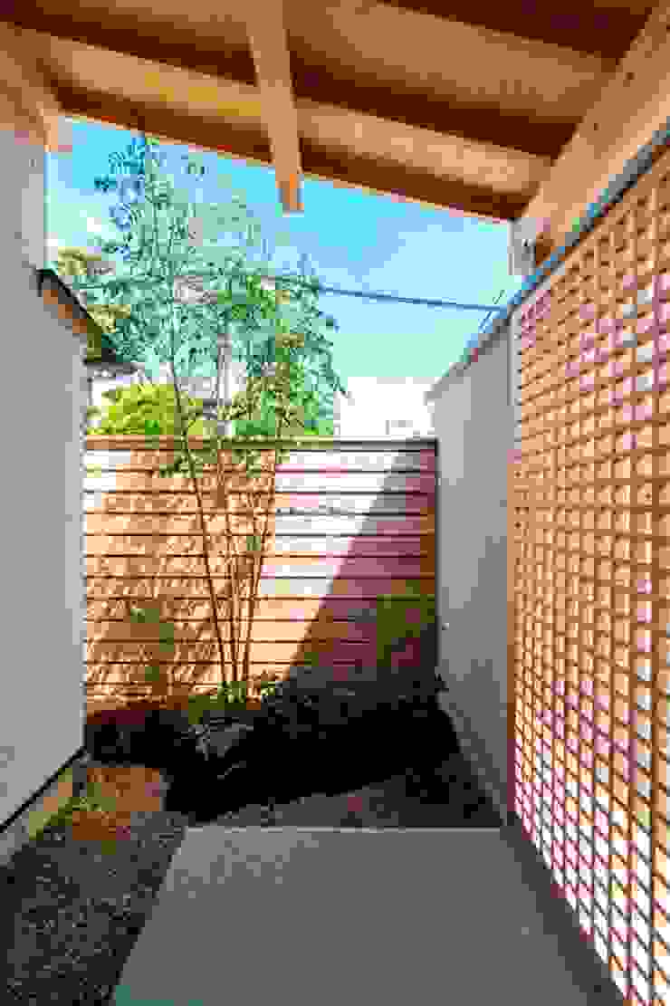 AMI ENVIRONMENT DESIGN/アミ環境デザイン Asian corridor, hallway & stairs