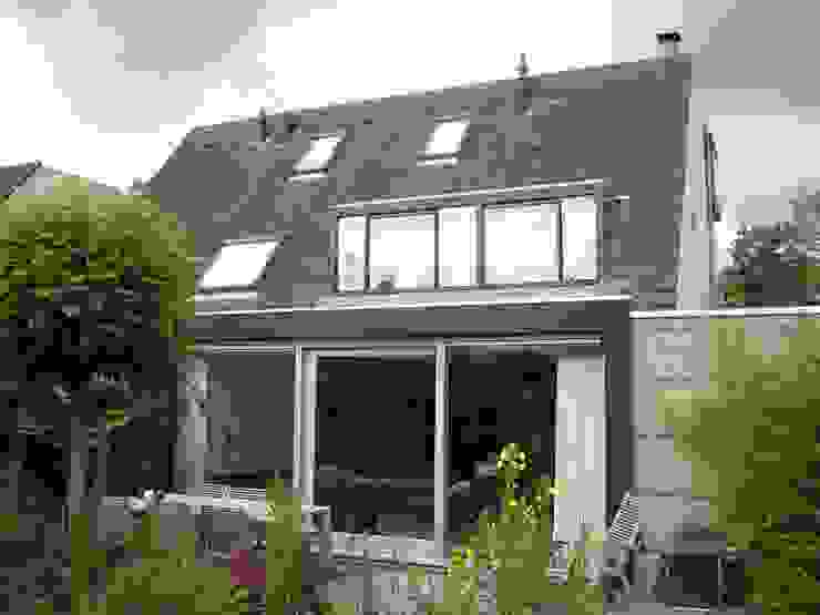 Uitbreiding particuliere woning te Utrecht, CMOarchitect bna CMOarchitect bna Moderne huizen Plant,Wolk,Lucht,Gebouw,Raam,Eigenschap,huis,land veel,Boom,Hout