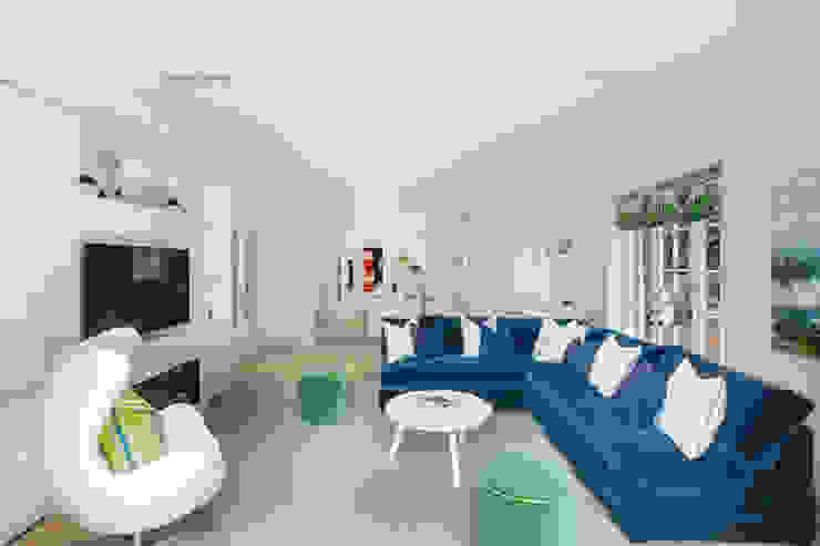 Kitchen/ Family/ Breakfast Room Studio Hooton Modern living room