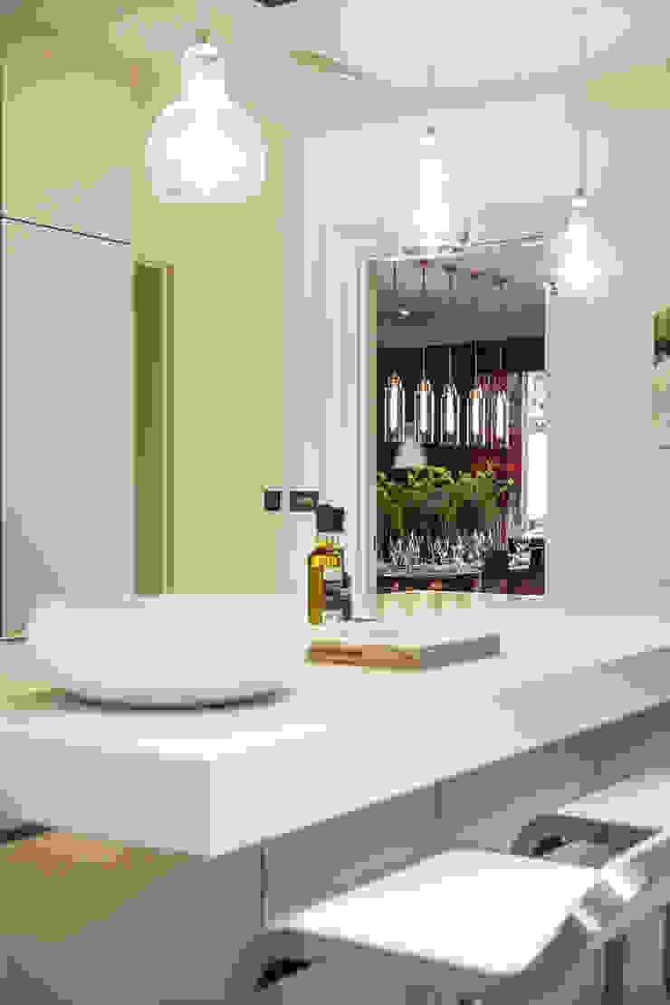 Kitchen/ Family/ Breakfast Room Studio Hooton Modern kitchen