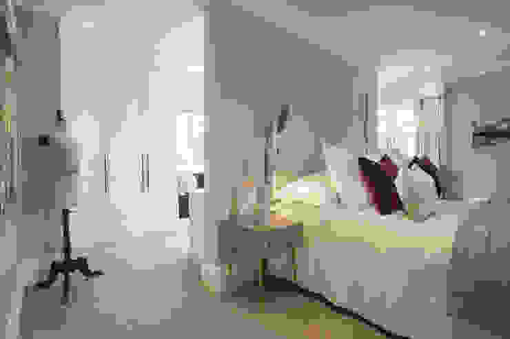Master Bedroom Studio Hooton Modern style bedroom