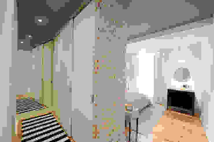 Apartamento Graça Closets ecléticos por Espaço Mínimo Eclético