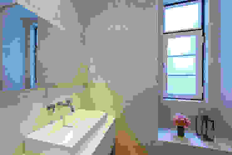 Apartamento Graça Casas de banho ecléticas por Espaço Mínimo Eclético