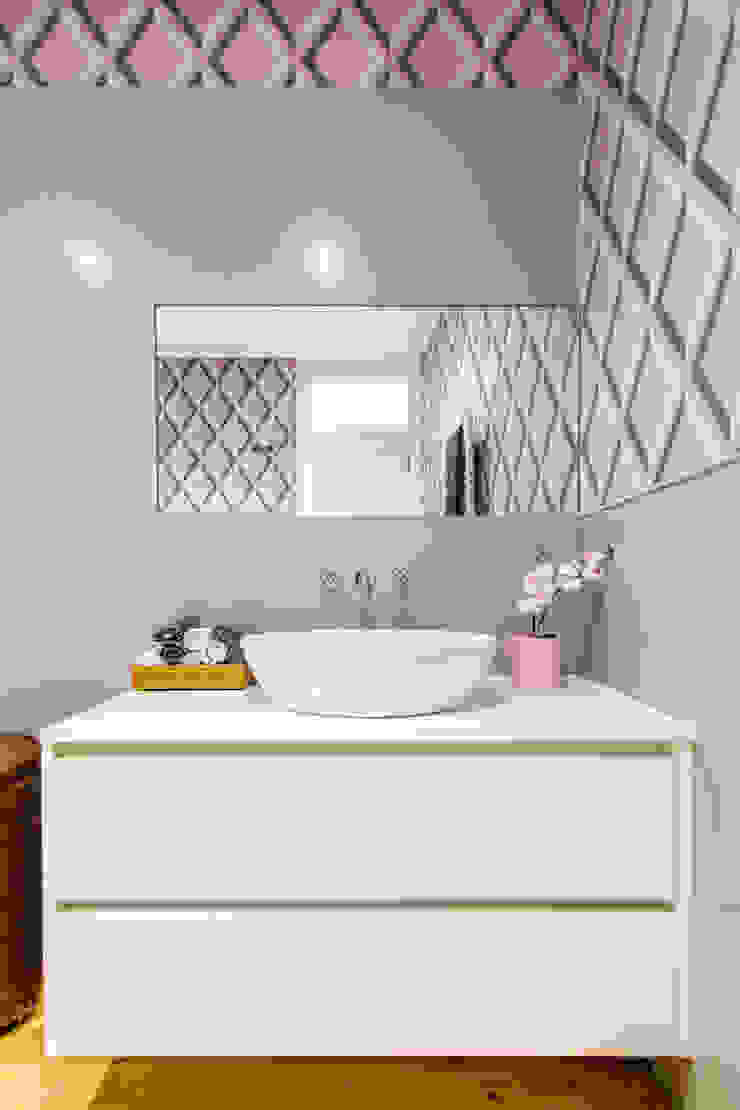 Apartamento Graça Casas de banho ecléticas por Espaço Mínimo Eclético