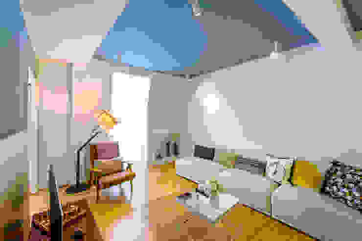 Apartamento Graça Salas de estar ecléticas por Espaço Mínimo Eclético