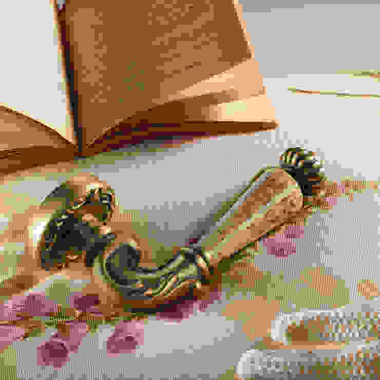 NINFA Las Maneta شبابيك و أبواباكسسوارات الابواب بورسلان Beige porcelain,brass,patine,lever,door handle,round rose,classic,door